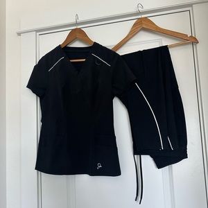 Jaanuu scrub set - black